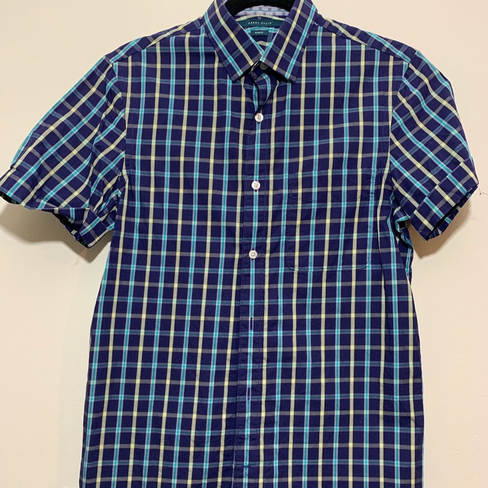 Blue plaid shirt sleeve shirt
